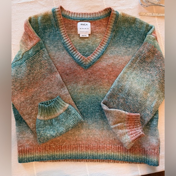 Like new RVCA v neck sweater size medium - Picture 2 of 2
